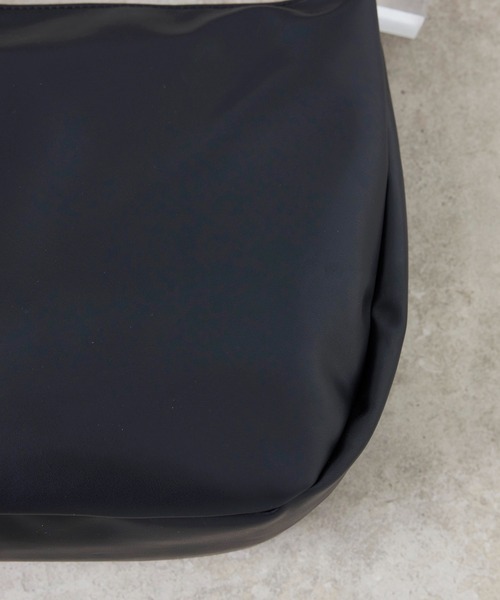 EFOLE（エフォル）の「【ZOZO限定】Round shoulder bag / ラウンド ショルダーバッグ（ショルダーバッグ・レディース・ブラック/ベージュ・FREE）」の5枚目の写真