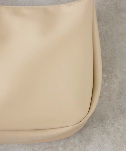 EFOLE（エフォル）の「【ZOZO限定】Round shoulder bag / ラウンド ショルダーバッグ（ショルダーバッグ・レディース・ブラック/ベージュ・FREE）」の6枚目の写真