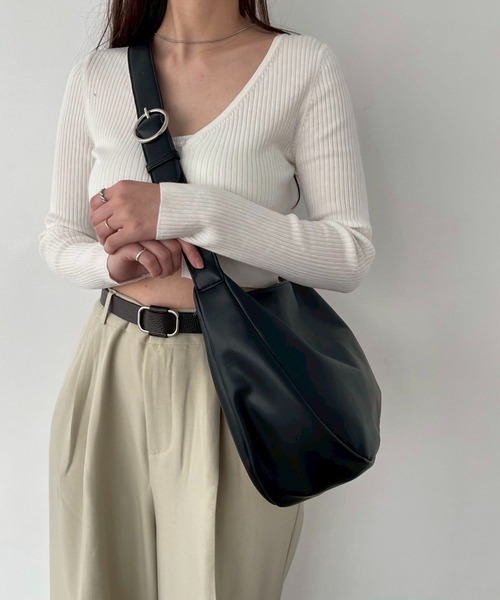 EFOLE（エフォル）の「【ZOZO限定】Round shoulder bag / ラウンド ショルダーバッグ（ショルダーバッグ・レディース・ブラック/ベージュ・FREE）」の14枚目の写真