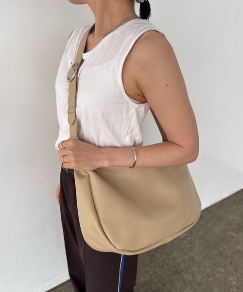 EFOLE（エフォル）の「【ZOZO限定】Round shoulder bag / ラウンド ショルダーバッグ（ショルダーバッグ・レディース・ブラック/ベージュ・FREE）」の19枚目の写真