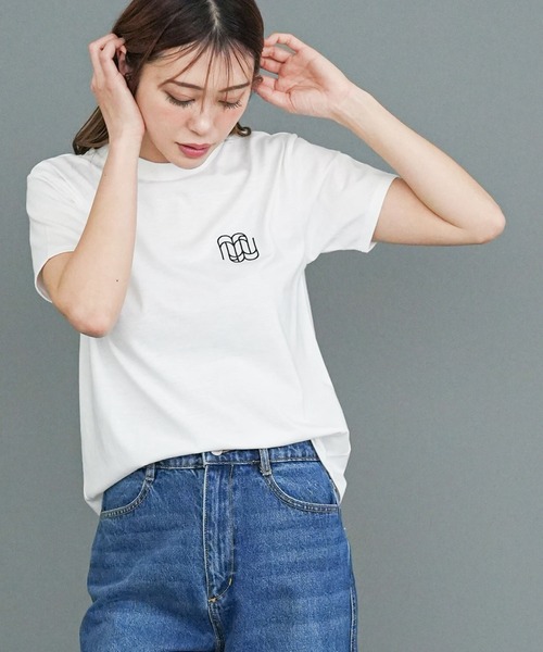 mili an deni(ミリアンデニ)の「半袖ワンポイントロゴ刺繍Tシャツ(Tシャツ/カットソー・レディース・オフホワイト/チャコールグレー/ブラック・M/L)」の13枚目の写真