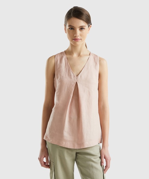 BENETTON (UNITED COLORS OF BENETTON)(ベネトンユナイテッドカラーズオブベネトン)の「リネン100%ノースリーブVネックAラインブラウス(シャツ/ブラウス・レディース・ピンクベージュ/カーキ/イエロー/ブラック・SMALL/MEDIUM/X-SMALL/XX-SMALL)」の4枚目の写真