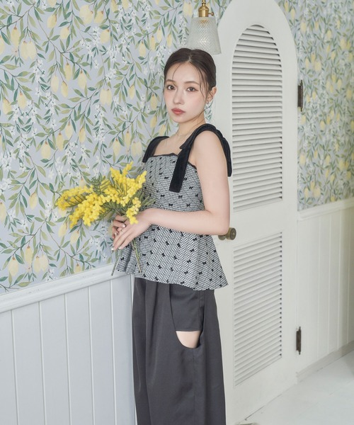 ANDGEEBEE（アンジービー）の「リボンペプラムビスチェ（その他トップス・レディース・ホワイト/ブラック・FREE）」の3枚目の写真