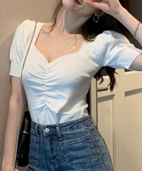 Per sist ence(パーシエンス)の「Vネックフロントシャーリングパフスリーブトップス(Tシャツ/カットソー・レディース・マスタード/レッド/ピンク/ホワイト/ブラック/アイボリー・FREE)」の2枚目の写真