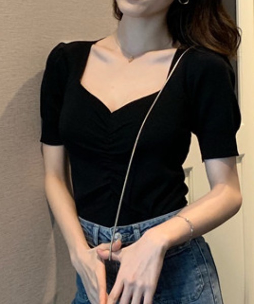 Per sist ence(パーシエンス)の「Vネックフロントシャーリングパフスリーブトップス(Tシャツ/カットソー・レディース・マスタード/レッド/ピンク/ホワイト/ブラック/アイボリー・FREE)」の4枚目の写真