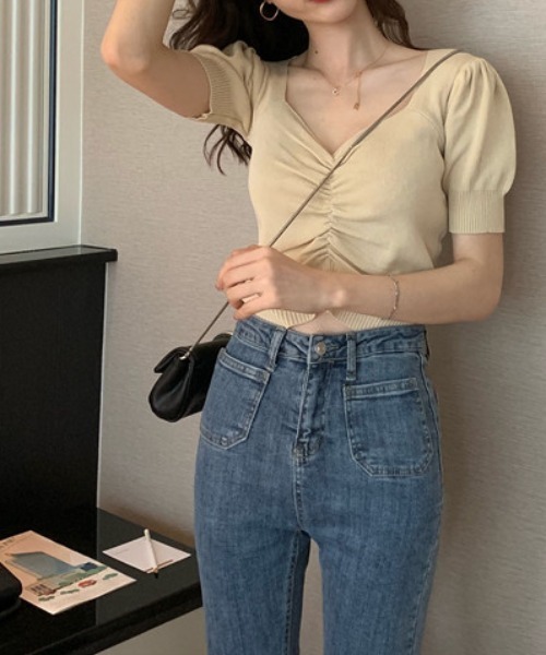 Per sist ence(パーシエンス)の「Vネックフロントシャーリングパフスリーブトップス(Tシャツ/カットソー・レディース・マスタード/レッド/ピンク/ホワイト/ブラック/アイボリー・FREE)」の8枚目の写真