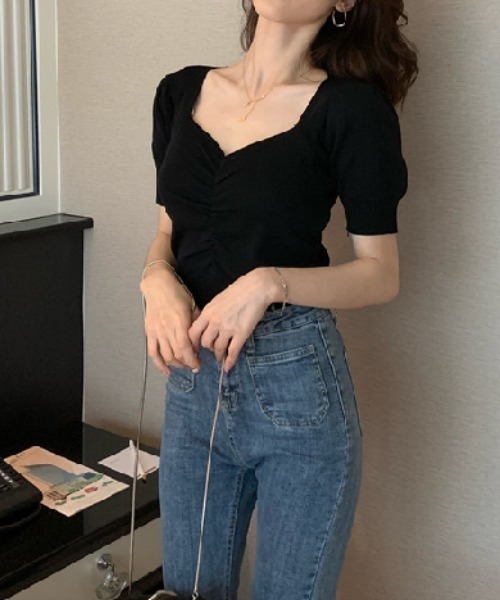 Per sist ence(パーシエンス)の「Vネックフロントシャーリングパフスリーブトップス(Tシャツ/カットソー・レディース・マスタード/レッド/ピンク/ホワイト/ブラック/アイボリー・FREE)」の15枚目の写真