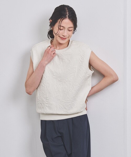 UNITED ARROWS（ユナイテッドアローズ）の「ジャカード ノースリーブ スウェット（スウェット・レディース・オフホワイト/ワインレッド/ブラック・FREE）」の2枚目の写真