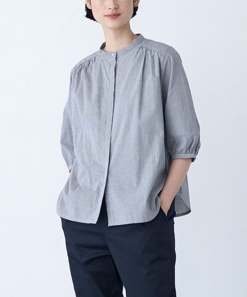 美品✨ 23区 2024AW✨ 吸水速乾 UVケア パールボタン 総柄 ブラウス NIMES（ニーム）の「パールボタンサマーブラウス（シャツ