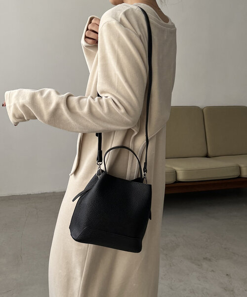 CAPRICIEUX LE'MAGE(カプリシューレマージュ)の「2SETバケットバッグ(ショルダーバッグ・レディース・シルバー/ブラック/ブラウン・FREE)」の5枚目の写真