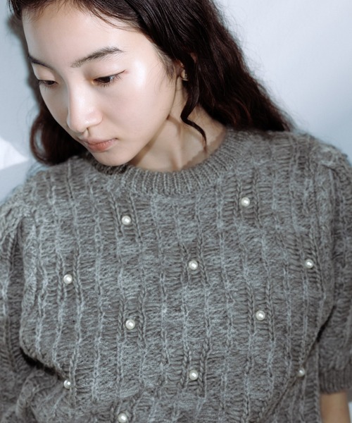 ADAM ET ROPE'(アダムエロペ)の「【WEB限定】パールドットニット(ニット/セーター・レディース・グレー/オフホワイト・FREE)」の2枚目の写真