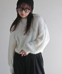 ショート丈光沢フェザーソフトハイネックニット
