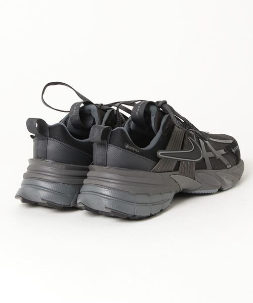 NIKE（ナイキ）の「NIKE WMNS V2K RUN GTX FZ2622-001