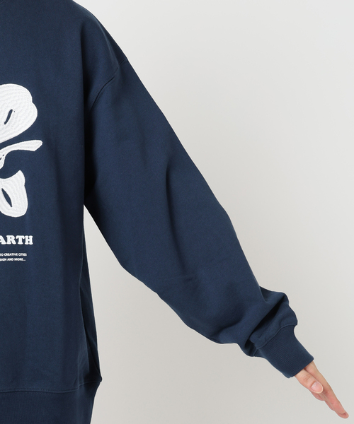 B.C STOCK（ベーセーストック）の「P of E BIG FLOWER エンブロイダリースウェット（スウェット・メンズ・グレー/アイボリー/ブラウン/ネイビー・MEDIUM/LARGE）」の9枚目の写真