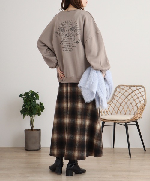 spiritoso(スピリトーゾ)の「spiritoso 裏起毛エンジェル刺繍プルオーバー(スウェット・レディース・アイボリー/グレー/チャコール/グレイッシュベージュ/パープル・M)」の21枚目の写真