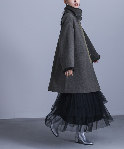 kOhAKU（コハク）の「『ボア切替ミドルコート』（ステンカラーコート・レディース・チャコール/ブラック・1/2）」の13枚目の写真