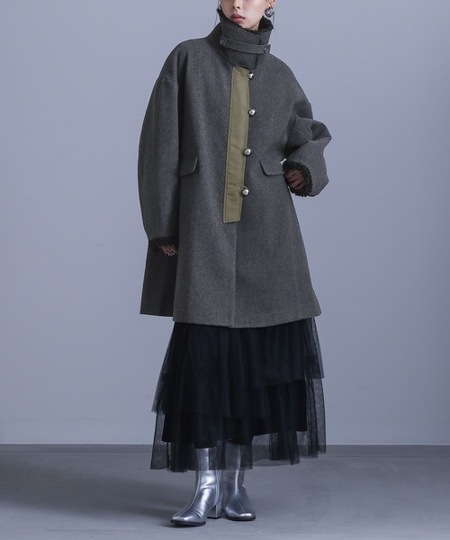 kOhAKU（コハク）の「『ボア切替ミドルコート』（ステンカラーコート・レディース・チャコール/ブラック・1/2）」の14枚目の写真