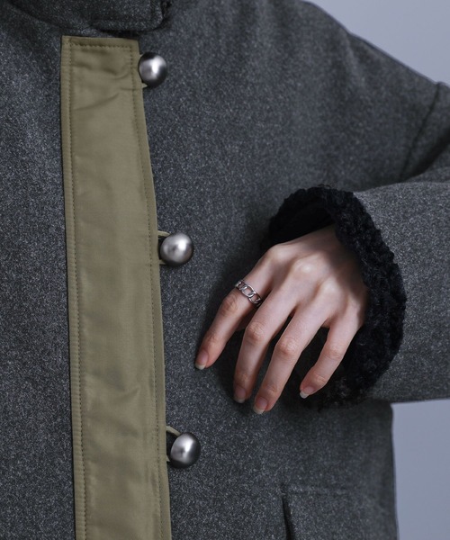 kOhAKU（コハク）の「『ボア切替ミドルコート』（ステンカラーコート・レディース・チャコール/ブラック・1/2）」の9枚目の写真