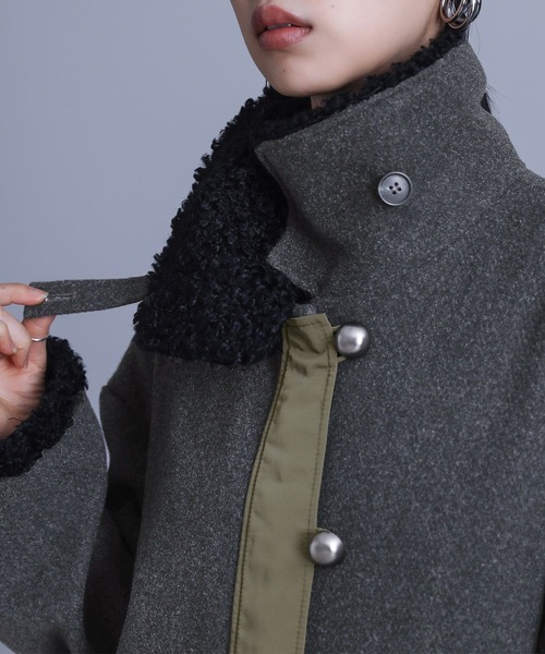 kOhAKU（コハク）の「『ボア切替ミドルコート』（ステンカラーコート・レディース・チャコール/ブラック・1/2）」の11枚目の写真