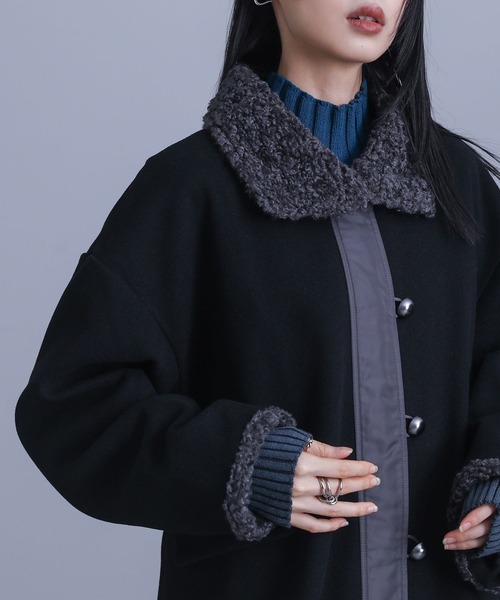 kOhAKU（コハク）の「『ボア切替ミドルコート』（ステンカラーコート・レディース・チャコール/ブラック・1/2）」の7枚目の写真