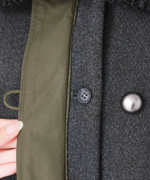 kOhAKU（コハク）の「『ボア切替ミドルコート』（ステンカラーコート・レディース・チャコール/ブラック・1/2）」の20枚目の写真