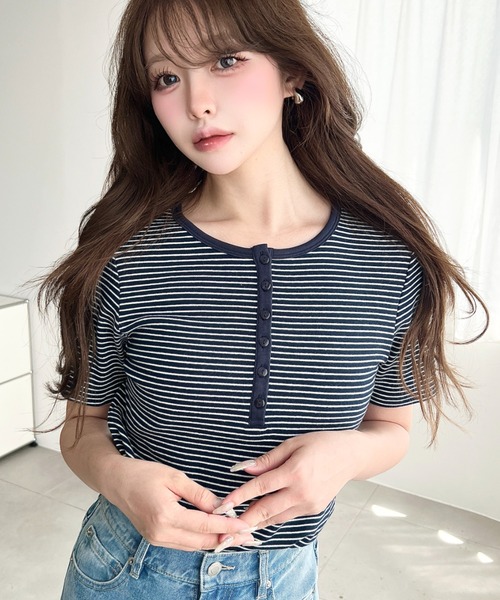 moment+(モーメントプラス)の「ヘンリーネックボーダー半袖Tシャツ(Tシャツ/カットソー・レディース・ピンク/ネイビー/オートミール/チャコールグレー/オフホワイト/ブラック・M/L)」の5枚目の写真
