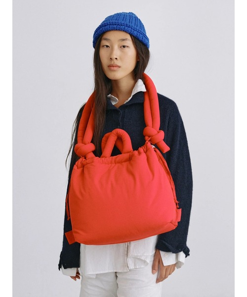 OLEND(オレンド)の「OLEND ONA SOFT BAG(ハンドバッグ・レディース・ローズ/ライトイエロー/ブルー/スモークグレー/ブラック/ピンク系その他/ライトピンク/ライトグリーン/ベージュ/グリーン系その他/ライトパープル/ブラウン/ライトグレー/ピンク/ベージュ系その他/グリーン/ライトブルー/ブラウン系その他/オレンジ系その他/ネイビー/パープル系その他2/クリアグリーン/レッド/イエロー系その他・FREE)」の22枚目の写真