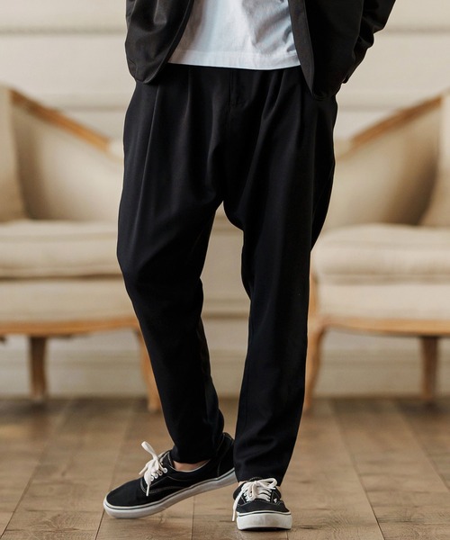 CAMBIO(カンビオ)の「mp13246-Two Tuck Sarrouel Slacks サルエルパンツ(その他パンツ・メンズ・ブラック/グレイッシュベージュ・S/M/L)」の2枚目の写真