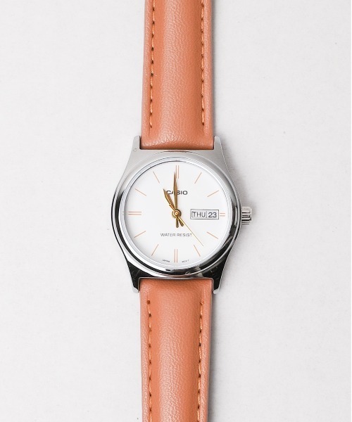 CASIO（カシオ）の「"CASIO（カシオ）"クラシック　デイデイト　ラウンド　SV　レザーベルト（アナログ腕時計・レディース・ブラック/ホワイト/ホワイト系その他・FREE）」の2枚目の写真