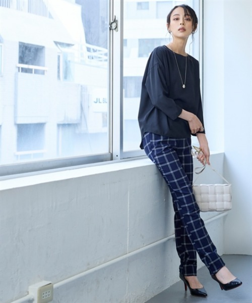 nissen（ニッセン）の「さらとろコクーンブラウス（防しわ・吸汗速乾）＜大きいサイズ有＞（シャツ/ブラウス・レディース・ブラック/オフホワイト/グレイッシュベージュ/ラベンダー・M/L/LL/3L/S）」の8枚目の写真