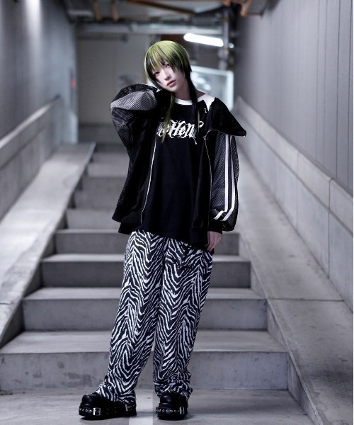 REFLEM/レフレム』アニマルクロス刺繍スウェットパンツ