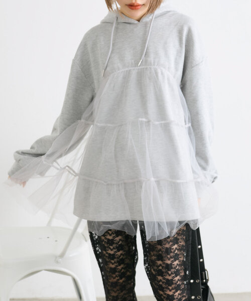 w closet(ダブルクローゼット)の「チュールティアード裏毛チュニック(Tシャツ/カットソー・レディース・グレー/チャコールグレー・FREE)」の3枚目の写真