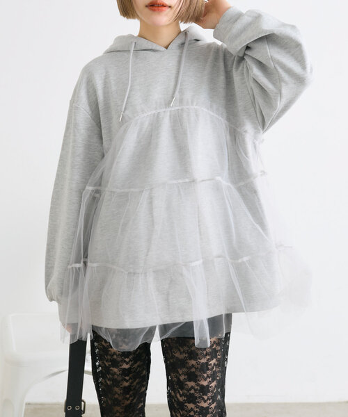 w closet(ダブルクローゼット)の「チュールティアード裏毛チュニック(Tシャツ/カットソー・レディース・グレー/チャコールグレー・FREE)」の4枚目の写真