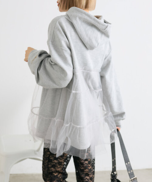 w closet(ダブルクローゼット)の「チュールティアード裏毛チュニック(Tシャツ/カットソー・レディース・グレー/チャコールグレー・FREE)」の6枚目の写真