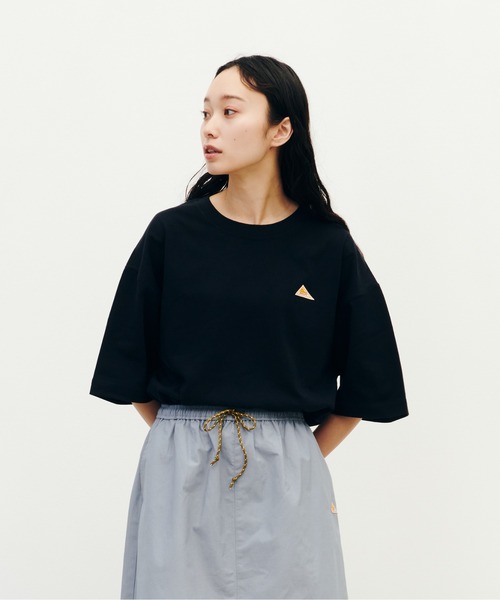 KELTY(ケルティ)の「バック タイポ ロゴ S/S ティーシャツ(Tシャツ/カットソー・レディース・ベージュ/ブラック/ネイビー/ホワイト/ヘザーグレー・L/M/S/XL)」の2枚目の写真