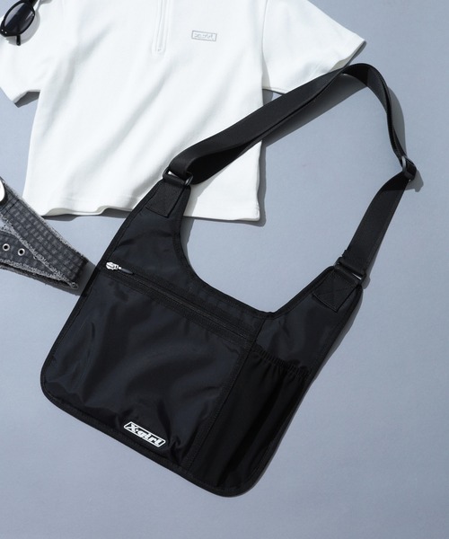 X-girl(エックスガール)の「LIGHTWEIGHT MESSENGER BAG(ショルダーバッグ・レディース・ブラック/グレー・ONE SIZE)」の1枚目の写真