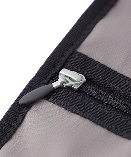 X-girl(エックスガール)の「LIGHTWEIGHT MESSENGER BAG(ショルダーバッグ・レディース・ブラック/グレー・ONE SIZE)」の6枚目の写真
