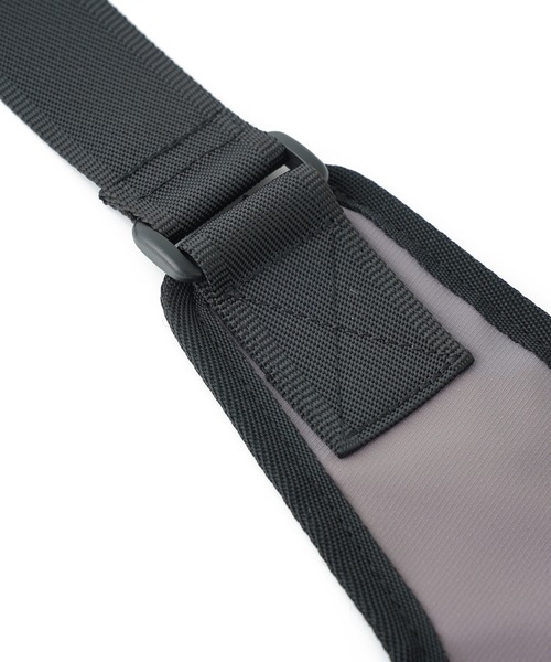 X-girl(エックスガール)の「LIGHTWEIGHT MESSENGER BAG(ショルダーバッグ・レディース・ブラック/グレー・ONE SIZE)」の7枚目の写真