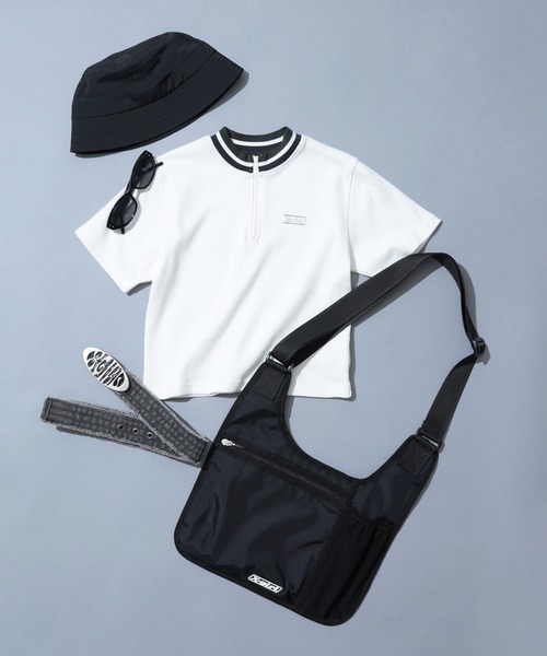 X-girl(エックスガール)の「LIGHTWEIGHT MESSENGER BAG(ショルダーバッグ・レディース・ブラック/グレー・ONE SIZE)」の14枚目の写真