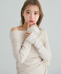 リブオフショルダートップス