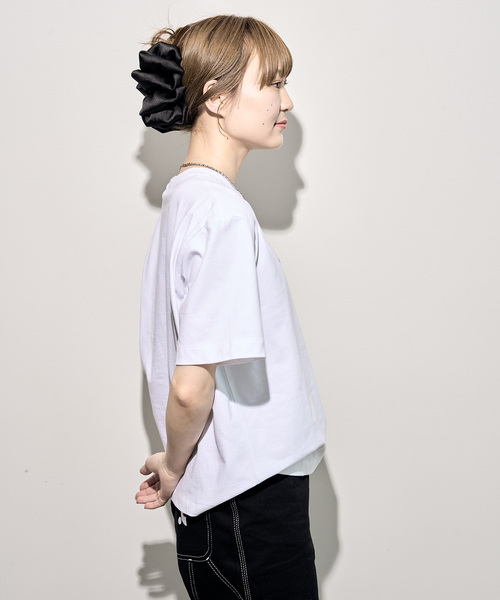 Calvin Klein Jeans（カルヴァンクラインジーンズ）の「Calvin Klein Jeans / カルバン クライン ジーンズSS RLXD STANDARD LOGO CREWNK TEE（Tシャツ/カットソー・レディース・ブラック/ホワイト・SMALL）」の5枚目の写真