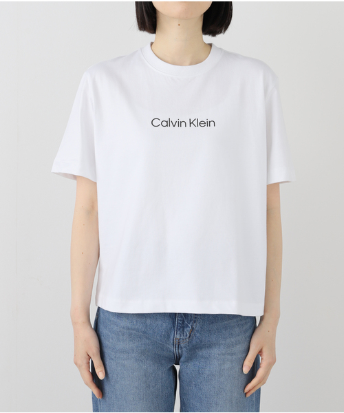 Calvin Klein Jeans（カルヴァンクラインジーンズ）の「Calvin Klein Jeans / カルバン クライン ジーンズSS RLXD STANDARD LOGO CREWNK TEE（Tシャツ/カットソー・レディース・ブラック/ホワイト・SMALL）」の19枚目の写真