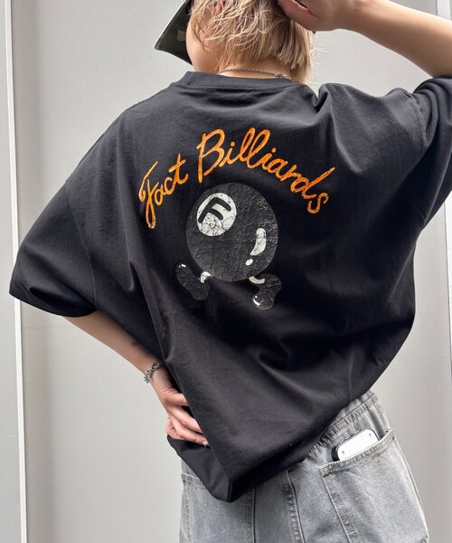 WHO'S WHO gallery（フーズフーギャラリー）の「【WEB限定/2サイズ】COOPER FACTビリヤードロゴTEE（Tシャツ/カットソー・レディース・ブラック/チャコールグレー/ホワイト・MEDIUM/LARGE）」の2枚目の写真