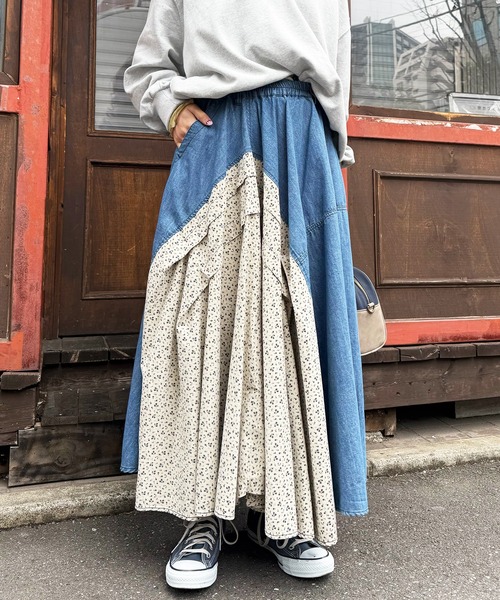 DOUBLE NAME（ダブルネーム）の「デニム×小花柄オリガミタックフレアスカート（デニムスカート・レディース・ブルー系/インディゴブルー・FREE）」の3枚目の写真