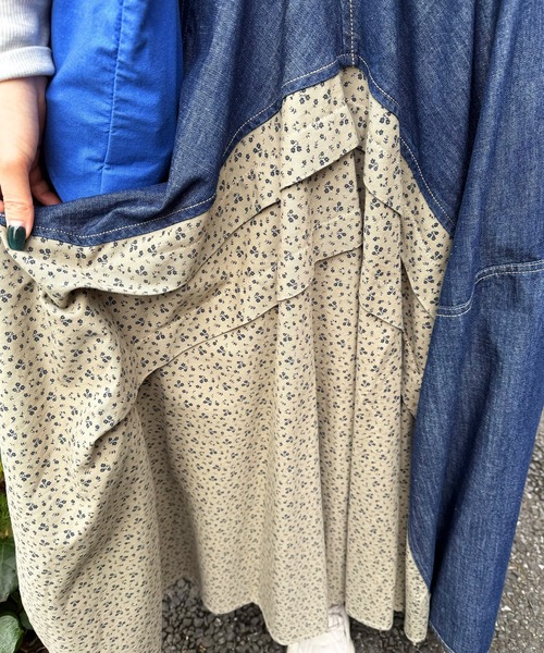 DOUBLE NAME（ダブルネーム）の「デニム×小花柄オリガミタックフレアスカート（デニムスカート・レディース・ブルー系/インディゴブルー・FREE）」の10枚目の写真