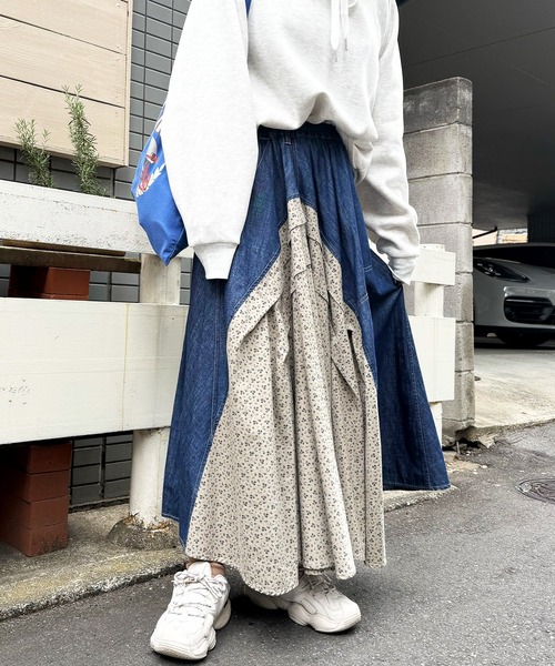 DOUBLE NAME（ダブルネーム）の「デニム×小花柄オリガミタックフレアスカート（デニムスカート・レディース・ブルー系/インディゴブルー・FREE）」の12枚目の写真