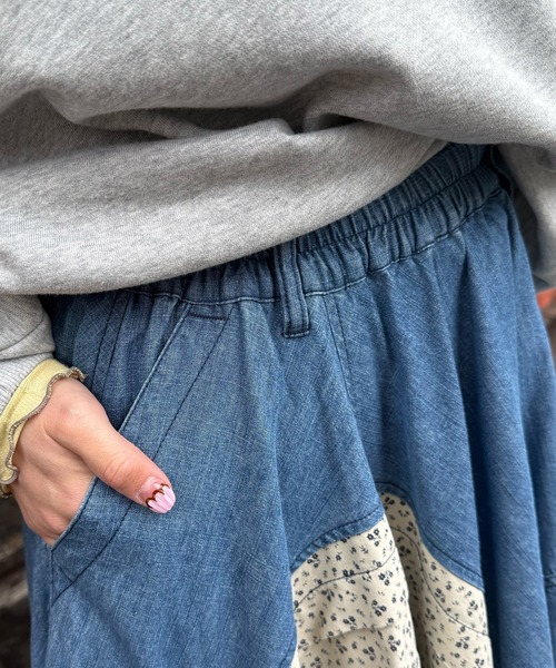 DOUBLE NAME（ダブルネーム）の「デニム×小花柄オリガミタックフレアスカート（デニムスカート・レディース・ブルー系/インディゴブルー・FREE）」の19枚目の写真