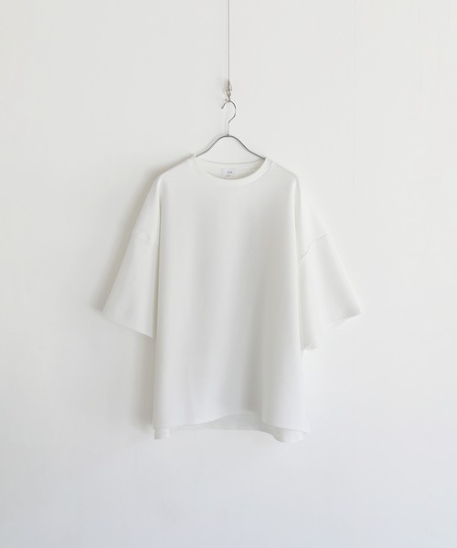 LILL(リル)の「サイドスリットコットンポンチビッグシルエットシルケットライク5分袖ドレープカットソー 吸水速乾/接触冷感/UVカット(Tシャツ/カットソー・メンズ・ホワイト/ブラック×ホワイト/ホワイト×ブラック/ブラック/ワイン/グレー/ホワイト系/ブラック系/パープル/ブルーグレー/ワイン系/ブルー系・XS/S/M/L)」の13枚目の写真