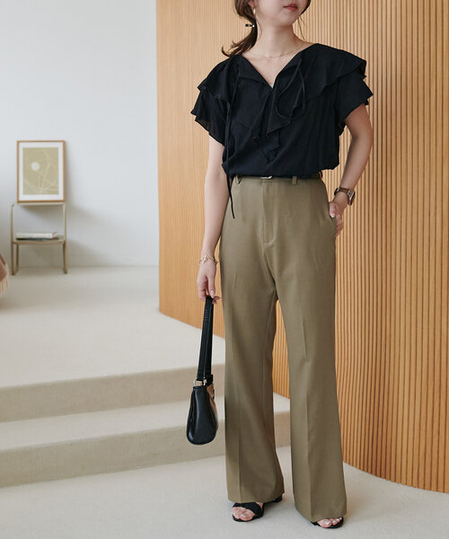 DISCOAT（ディスコート）の「フレアパンツ《WEB限定カラーあり》（スラックス・レディース・グレー/グレイッシュベージュ/アイボリー/ブラック/ライトグレー・SMALL/MEDIUM/LARGE）」の6枚目の写真