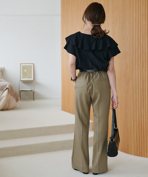 DISCOAT（ディスコート）の「フレアパンツ《WEB限定カラーあり》（スラックス・レディース・グレー/グレイッシュベージュ/アイボリー/ブラック/ライトグレー・SMALL/MEDIUM/LARGE）」の8枚目の写真